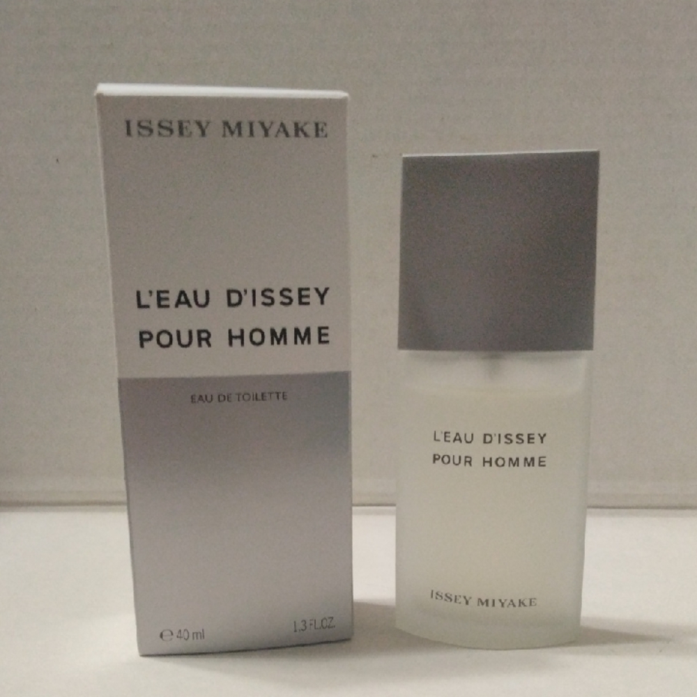 Issey Miyake L'Eau d'Issey Pour Homme Fragrance - Silver and White